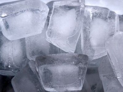 đá viên vẩn đục