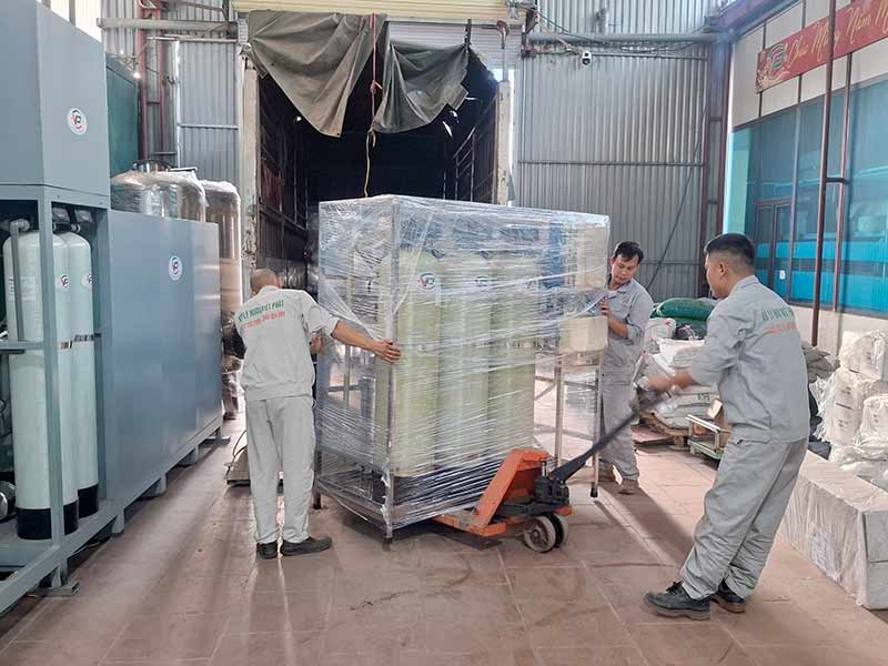 Việt Phát Vận Chuyển Hệ Thống Lọc Nước RO 1000L/h Đến Hưng Yên