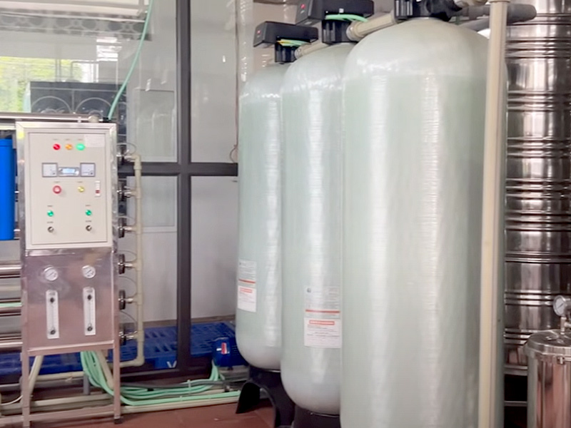 Hệ thống lọc nước tính khiết RO 1500l/h tại cơ sở sản xuất nước đóng bình đóng chai Duy Thành
