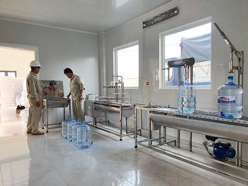 Bàn giao dây chuyền sản xuất nước tinh khiết đóng bình đóng chai 1500l/h tại Bắc Ninh