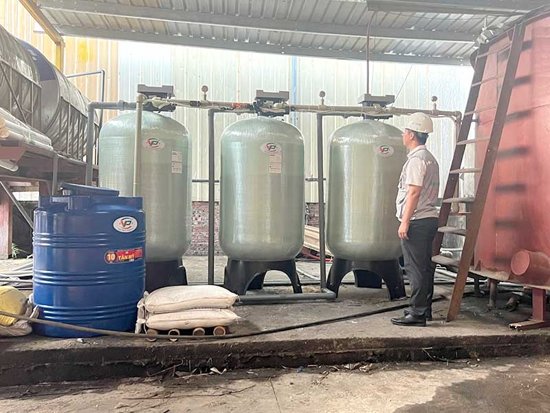 Làm Mềm Nước Cứng Cho Dây Chuyền Sản Xuất – Giải Pháp Bảo Vệ Thiết Bị Và Nâng Cao Hiệu Quả Vận Hành